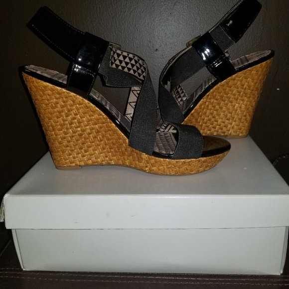 Sandals - Picture 2 of 4